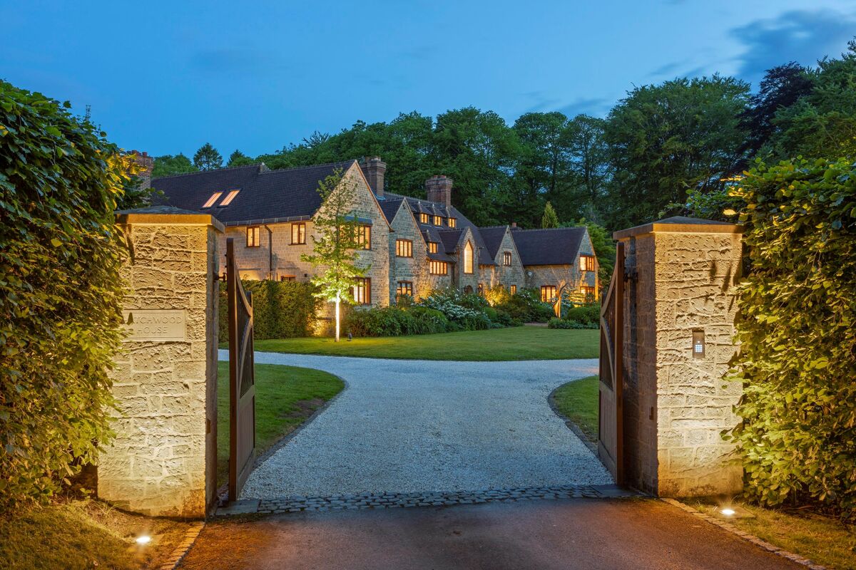 house for sale in Hatch Lane, Haslemere, West Sussex, GU27 CHO011340