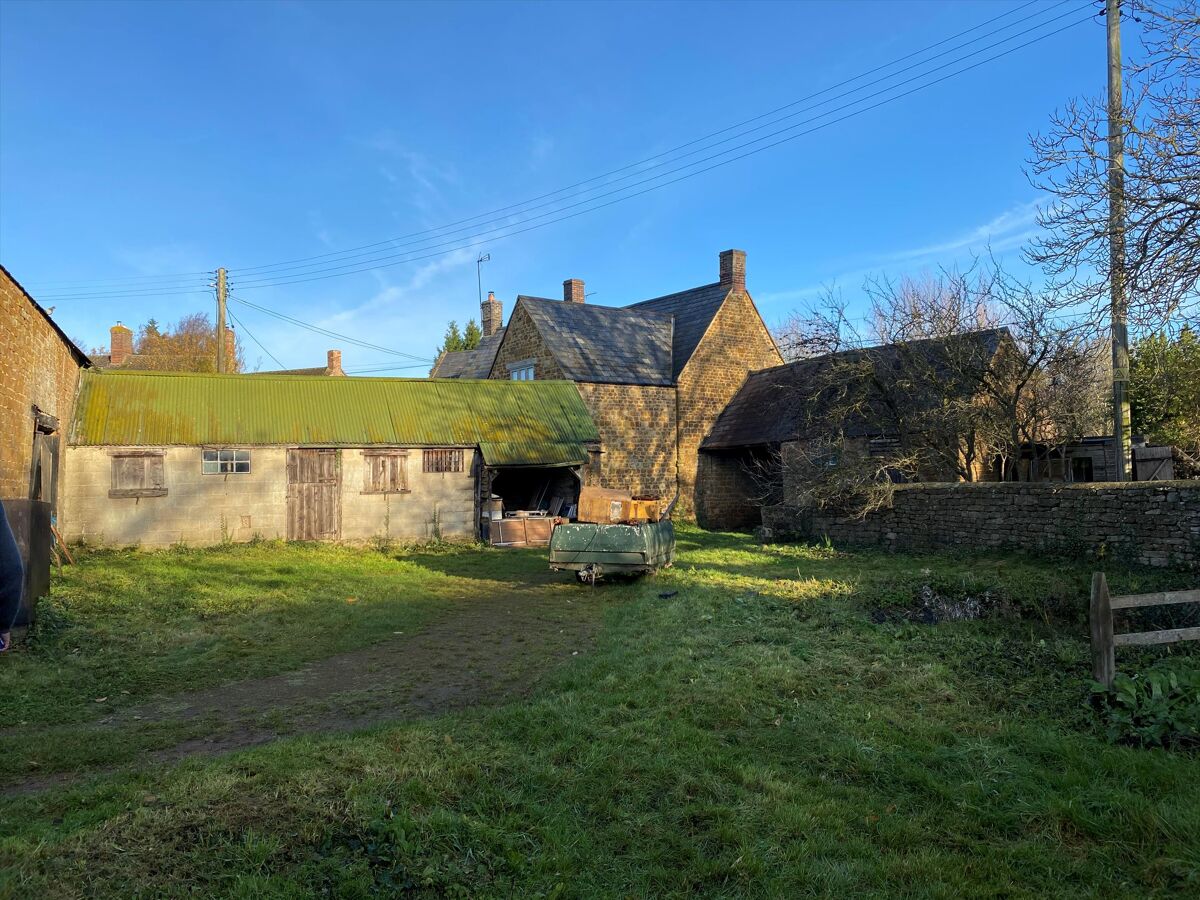 house for sale in Wigginton, Oxfordshire, OX15 CHO012028083 Knight