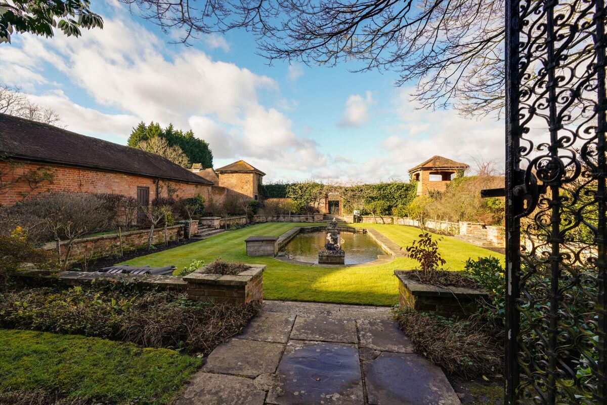 house for sale in London Road, Windlesham, Surrey, GU20 CHO012108652