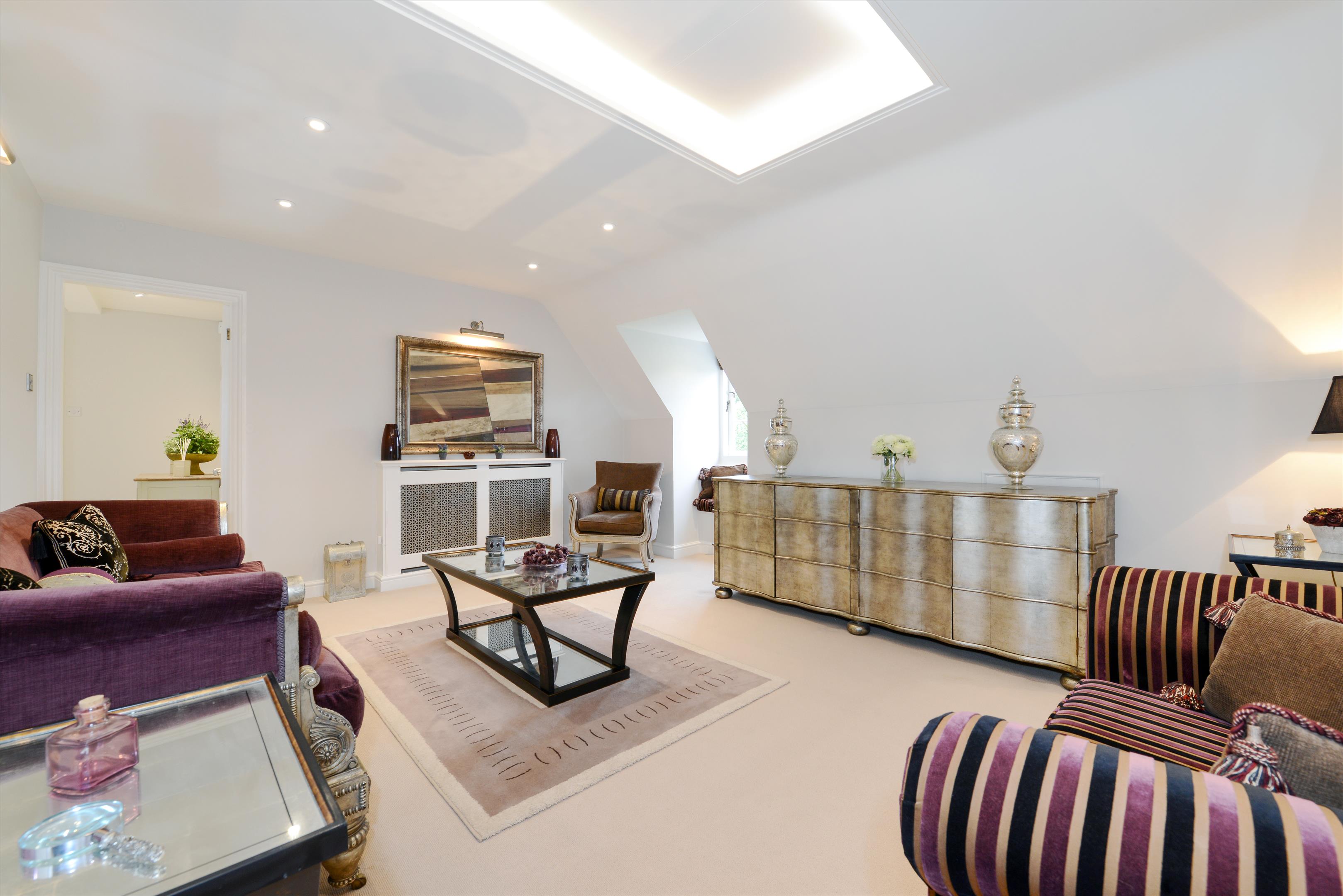 53.75 acres, Chobham, GU24., Surrey UKLandandFarms.co.uk