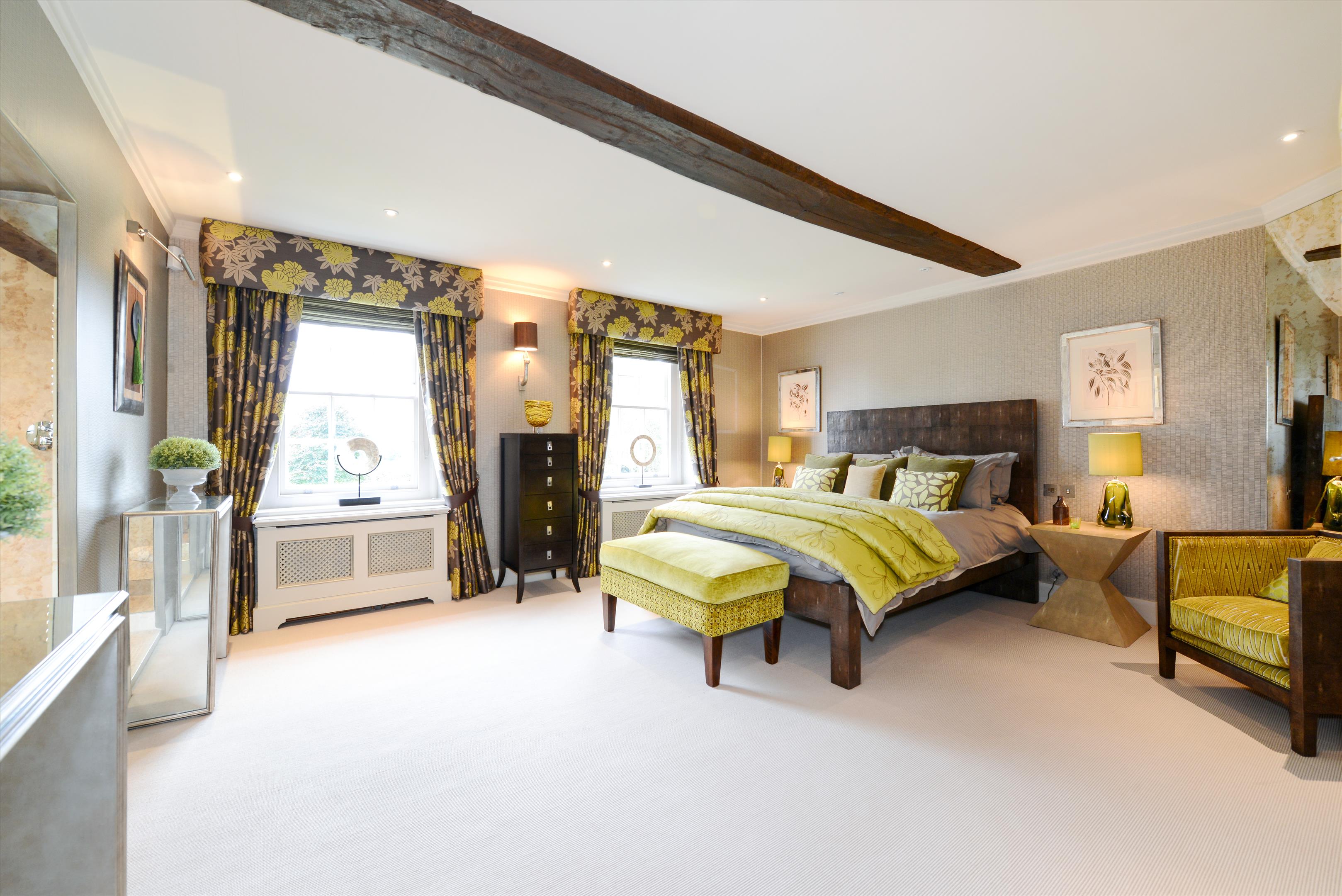 53.75 acres, Chobham, GU24., Surrey UKLandandFarms.co.uk