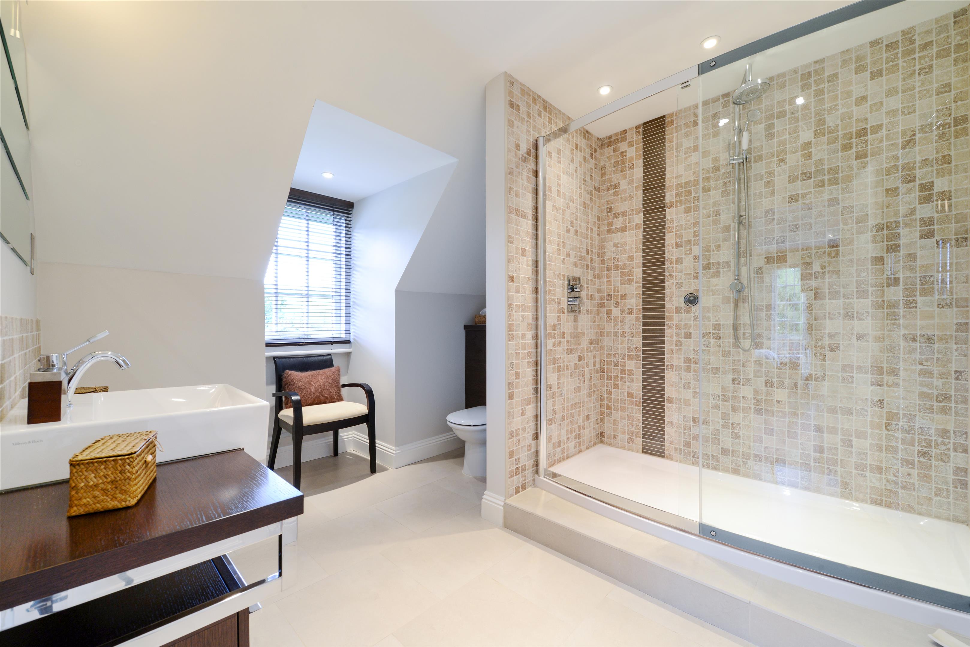 53.75 acres, Chobham, GU24., Surrey UKLandandFarms.co.uk