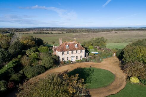 Picture of 7 bedroom farm/estate for sale.