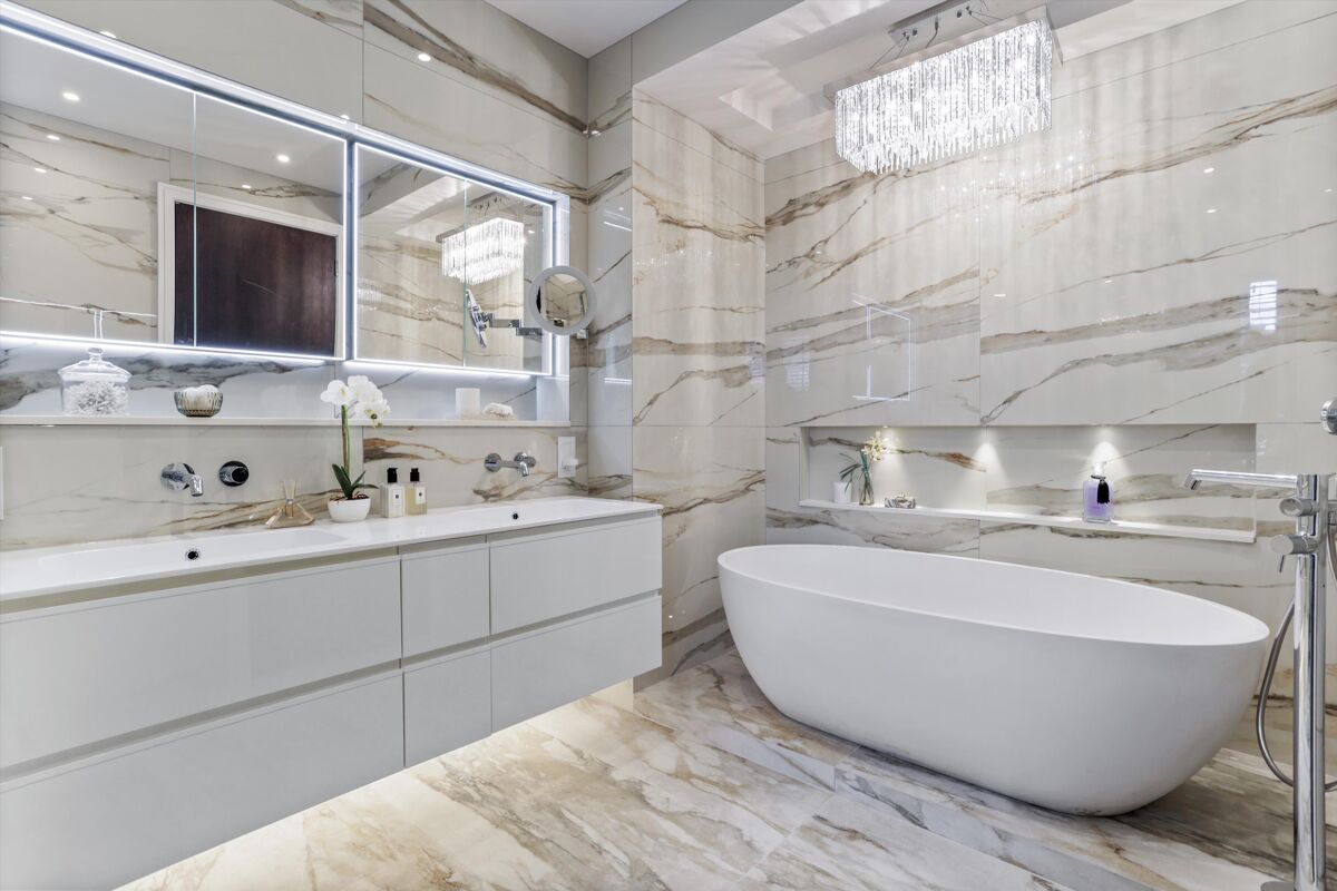 house for sale in Birds Hill Drive, Oxshott, Leatherhead, Surrey, KT22