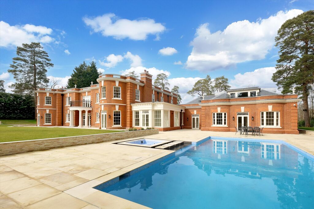 Image of Sherbourne Drive, Wentworth, Berkshire, SL5