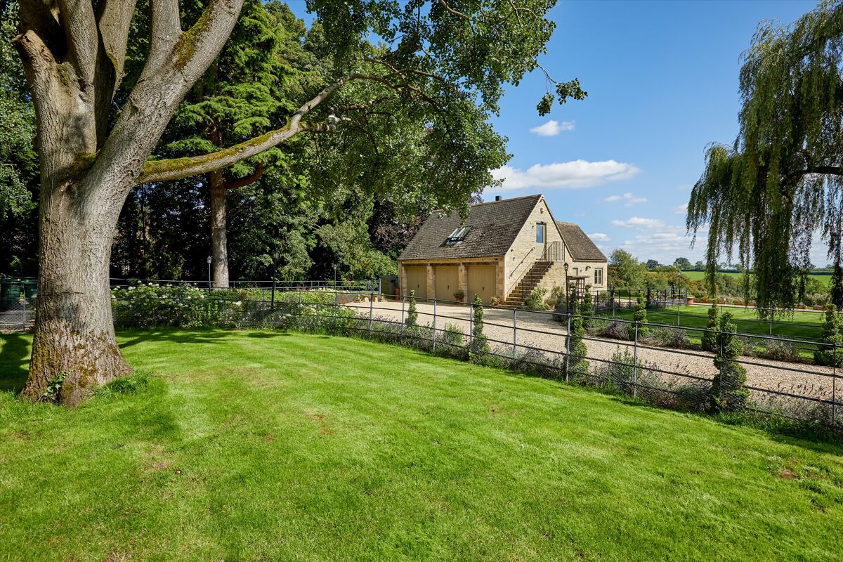 house for sale in Lower Oddington, MoretoninMarsh, Gloucestershire