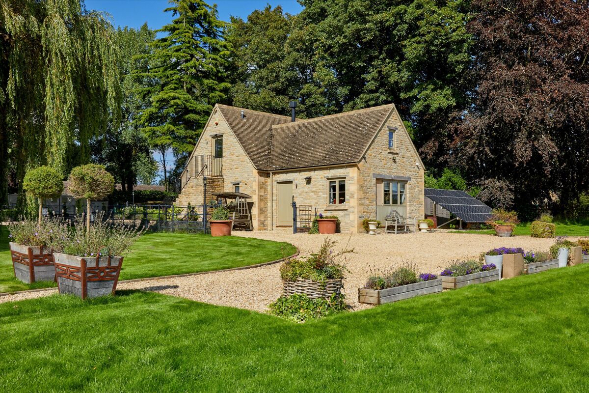 house for sale in Lower Oddington, MoretoninMarsh, Gloucestershire