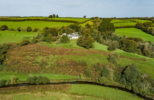 Picture of 5-12 bedroom farm/estate for sale.