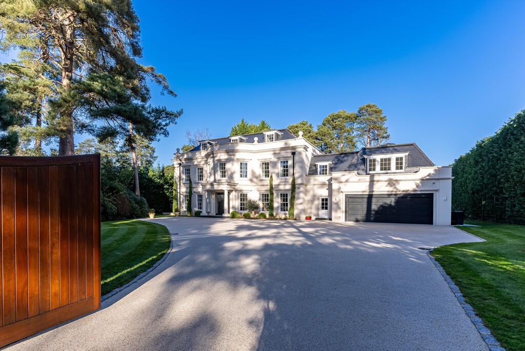 Image of Virginia Avenue, Virginia Water, Surrey, GU25