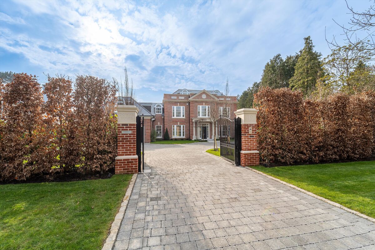 house for sale in Icklingham Road, Cobham, Cobham, KT11 CHO012395571