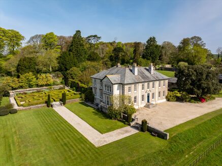 Picture of 7 bedroom house for sale.