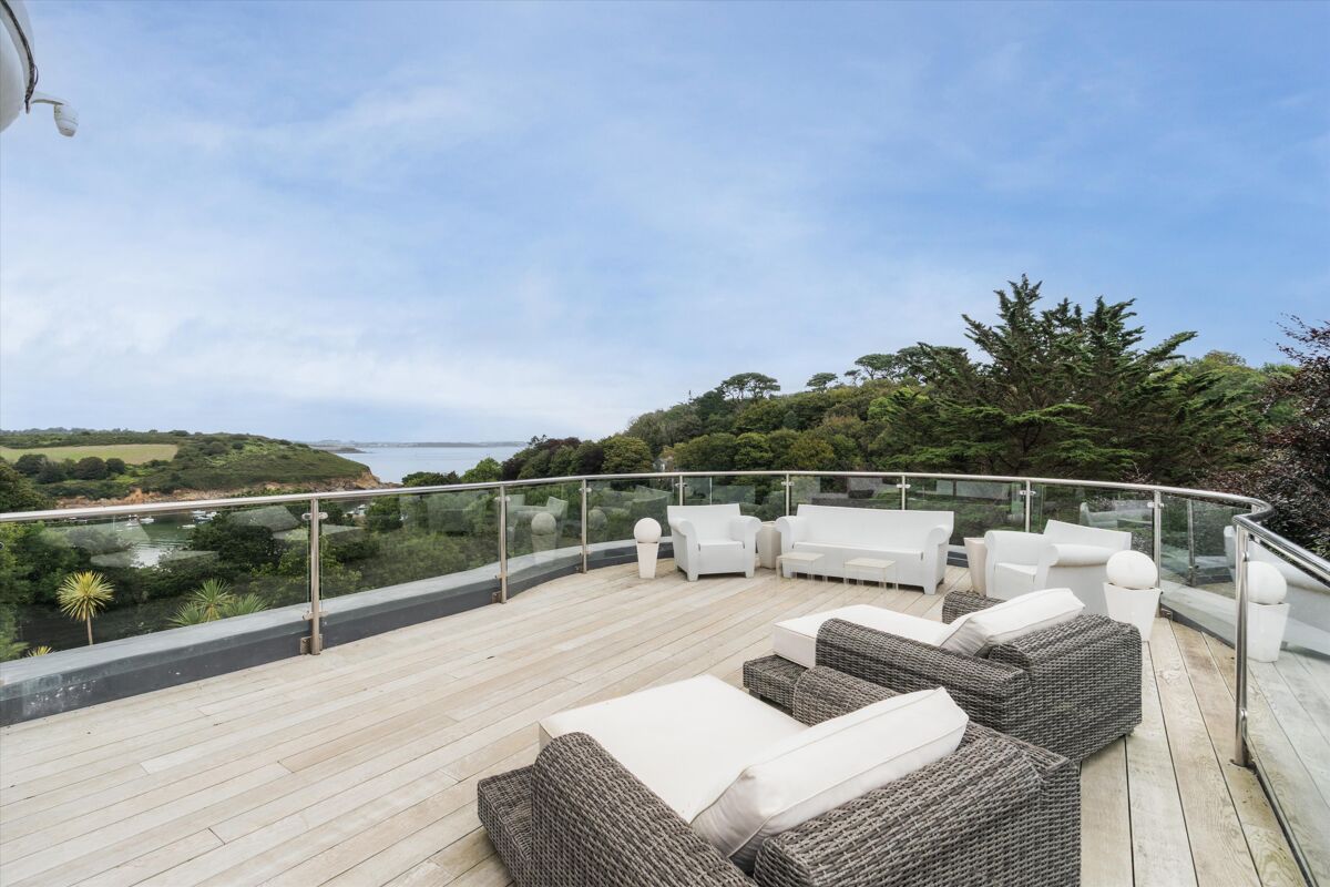 A Timeless Sanctuary in the Cotswolds' Embrace 6