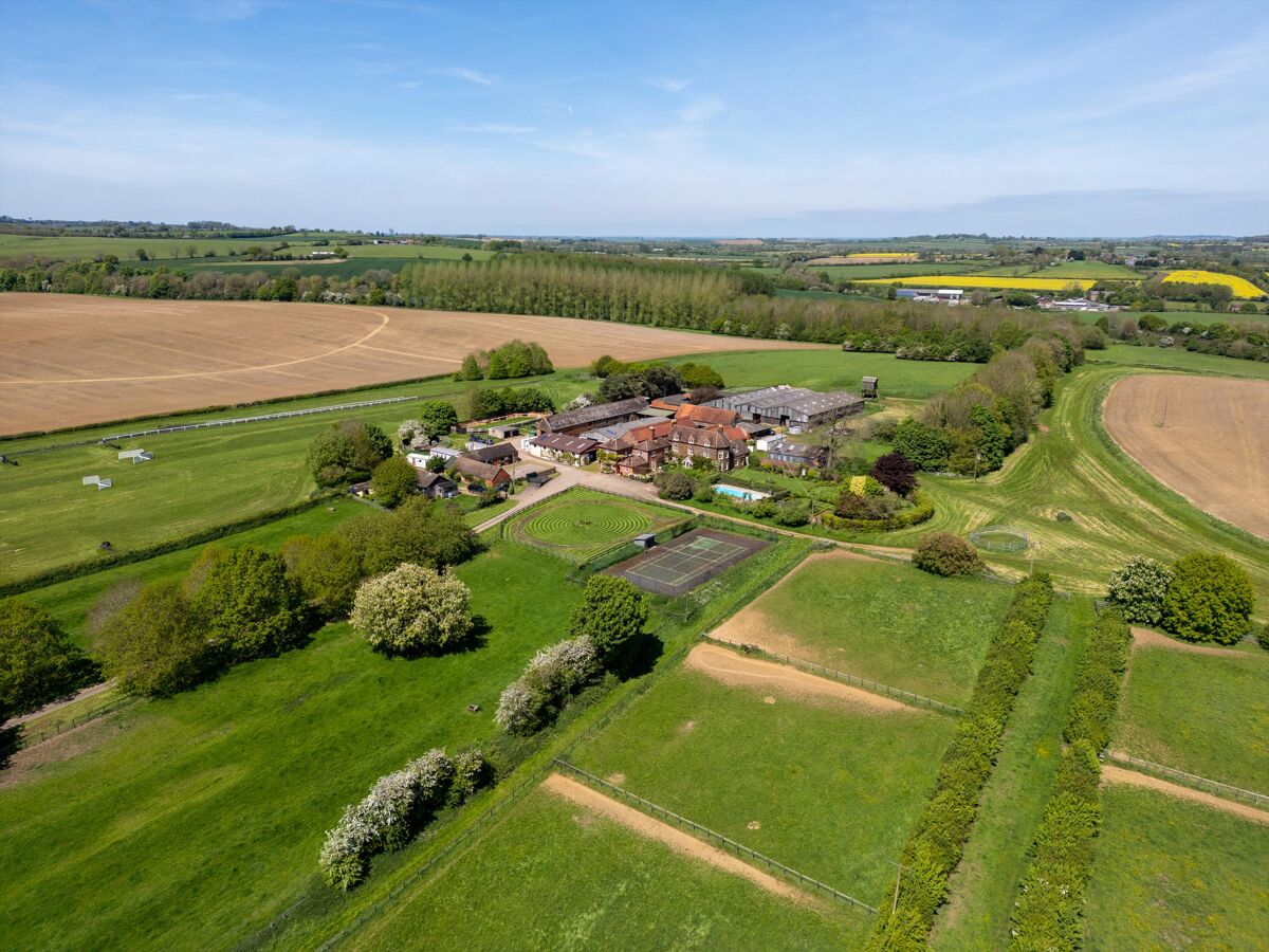 237 acre equestrian and arable farm in Oxfordshire | Knight Frank