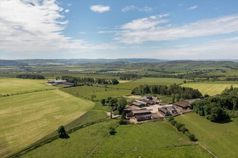 Picture of 4 bedroom farm/estate for sale.