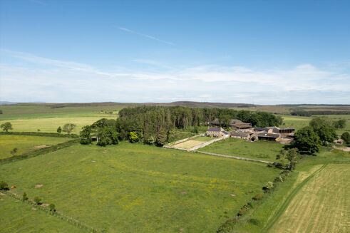 Picture of 4 bedroom farm/estate for sale.