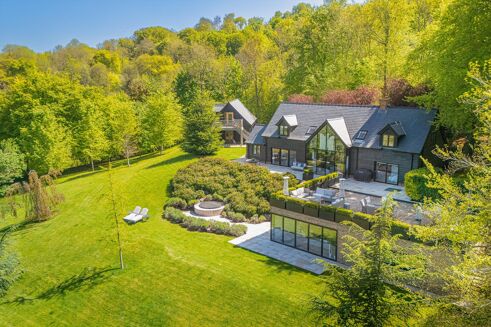 Picture of 5-6 bedroom house for sale.
