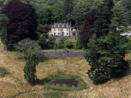 Picture of 13 bedroom house for sale.