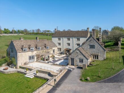 Picture of 7 bedroom house for sale.