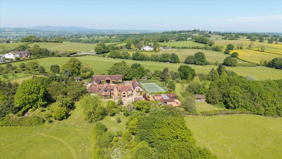 Picture of 5 bedroom house for sale.