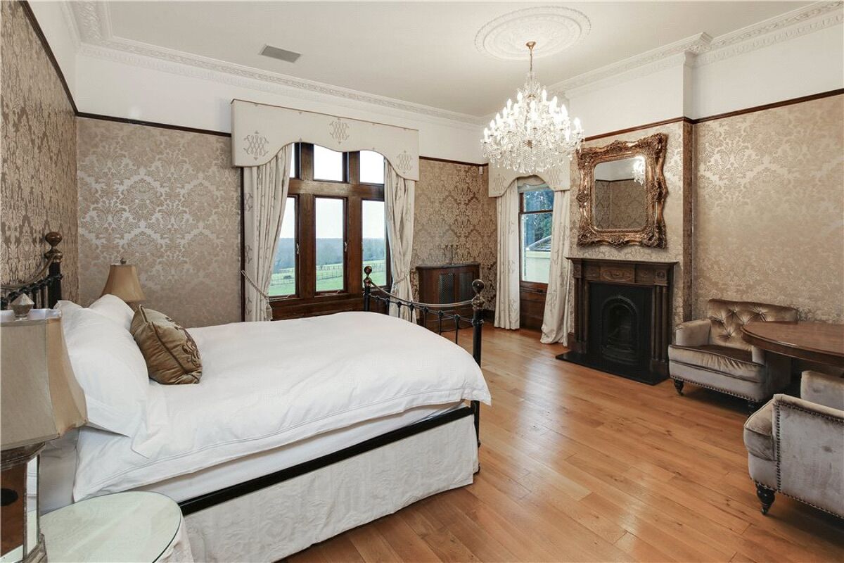 house for sale in Robins Nest Hill, Little Berkhamsted, Hertfordshire, SG13 CHO090401 Knight