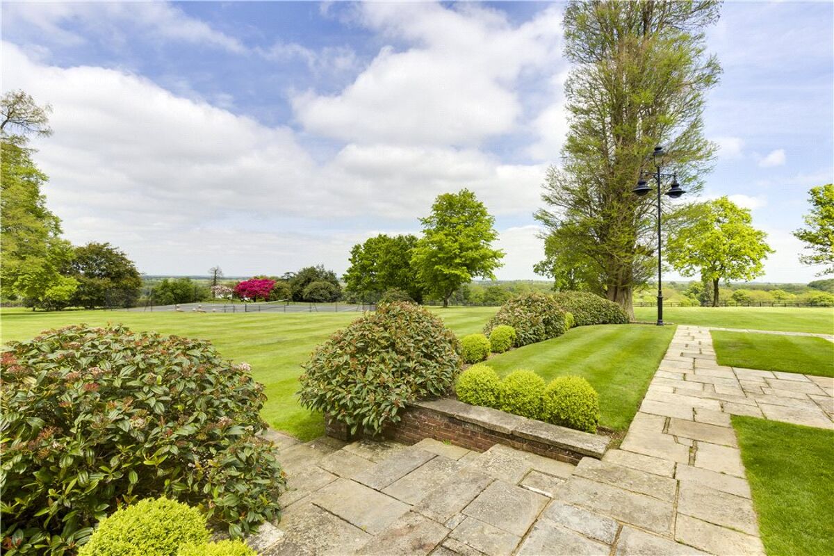 house for sale in Robins Nest Hill, Little Berkhamsted, Hertfordshire, SG13 CHO090401 Knight