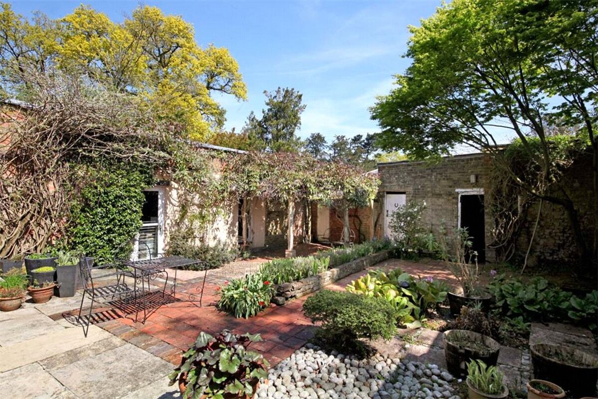 house for sale in Robins Nest Hill, Little Berkhamsted, Hertford