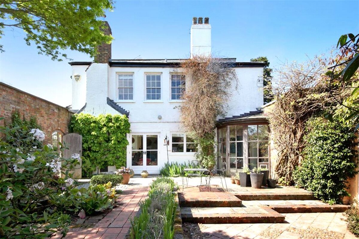 house for sale in Robins Nest Hill, Little Berkhamsted, Hertford