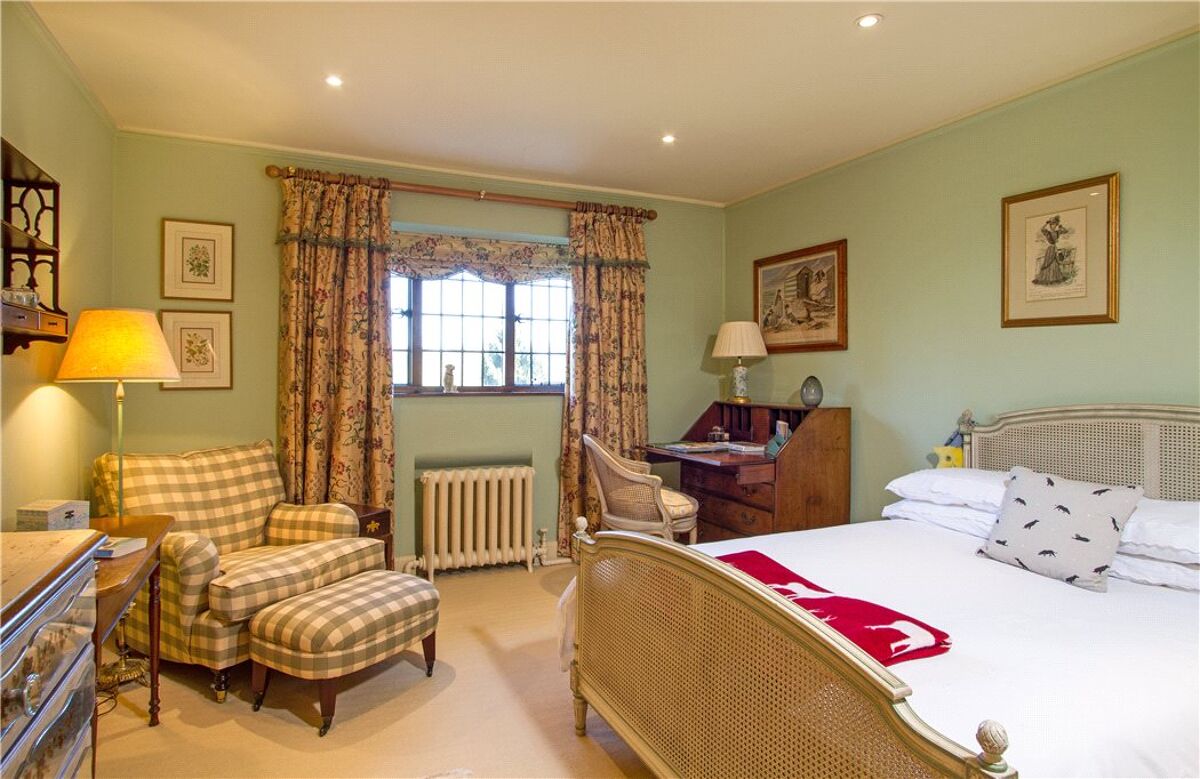 house for sale in Thursley, Godalming, Surrey, GU8 CHO140016 Knight