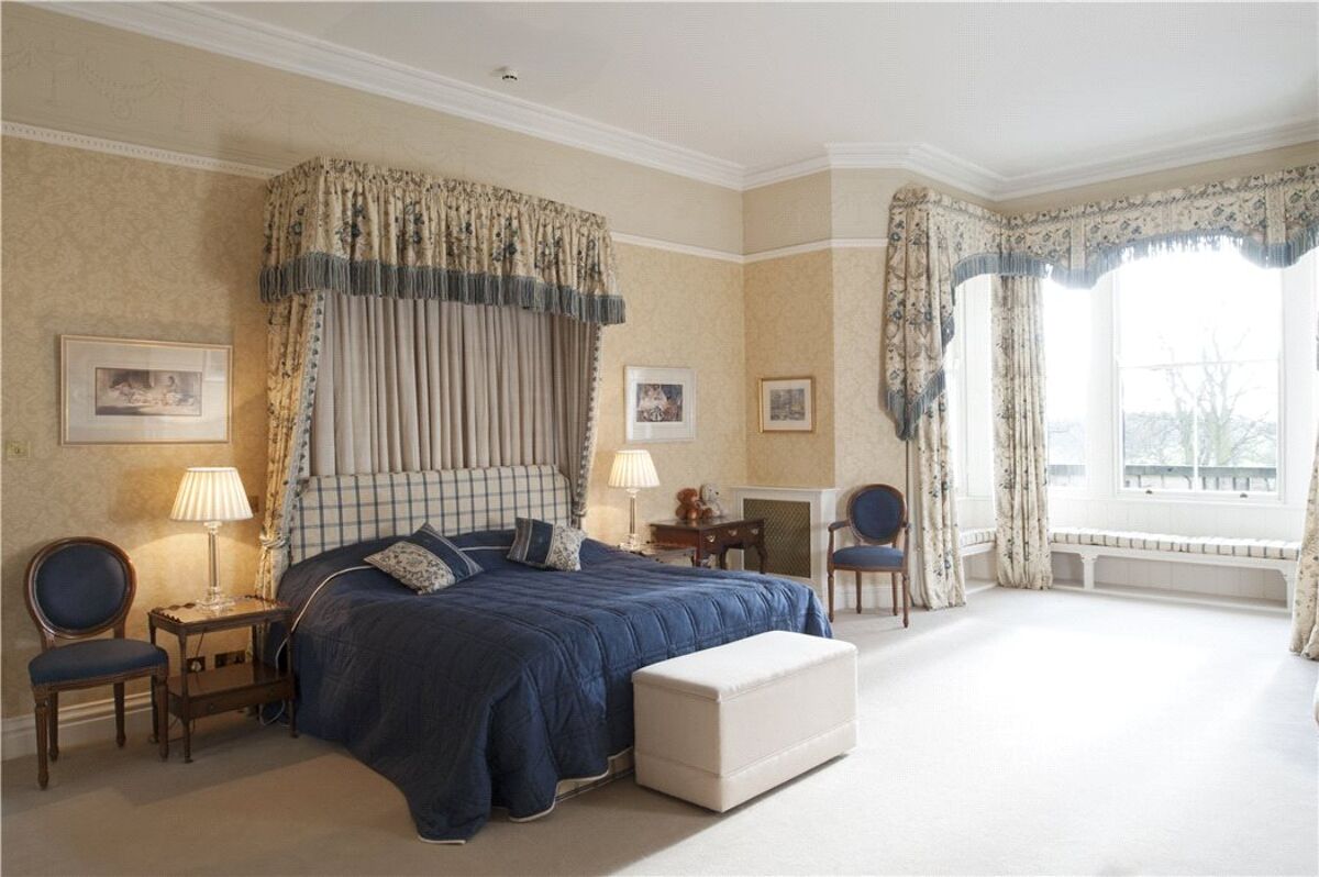 house for sale in Dunstall, BurtonOnTrent, Staffordshire, DE13