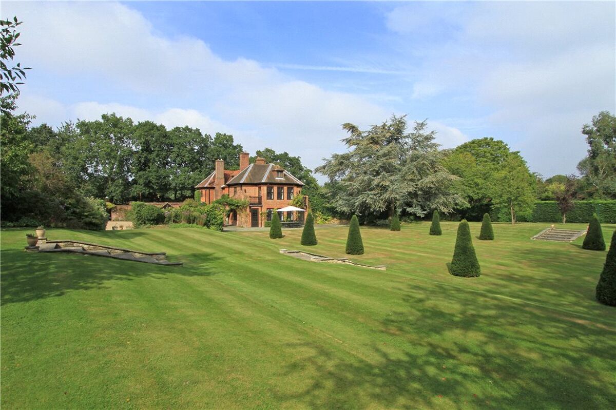 house for sale in Pitt Lane, Frensham, Farnham, Surrey, GU10