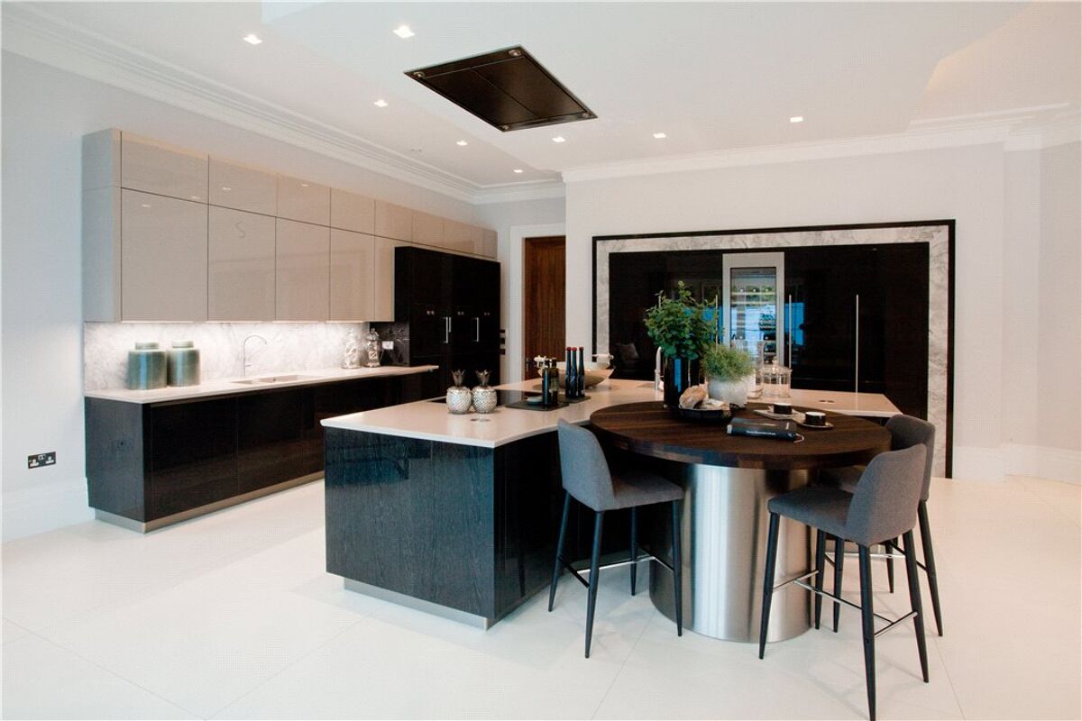 house for sale in Cavendish Road, St Hill, Weybridge, Surrey, KT13 CHO150166 Knight