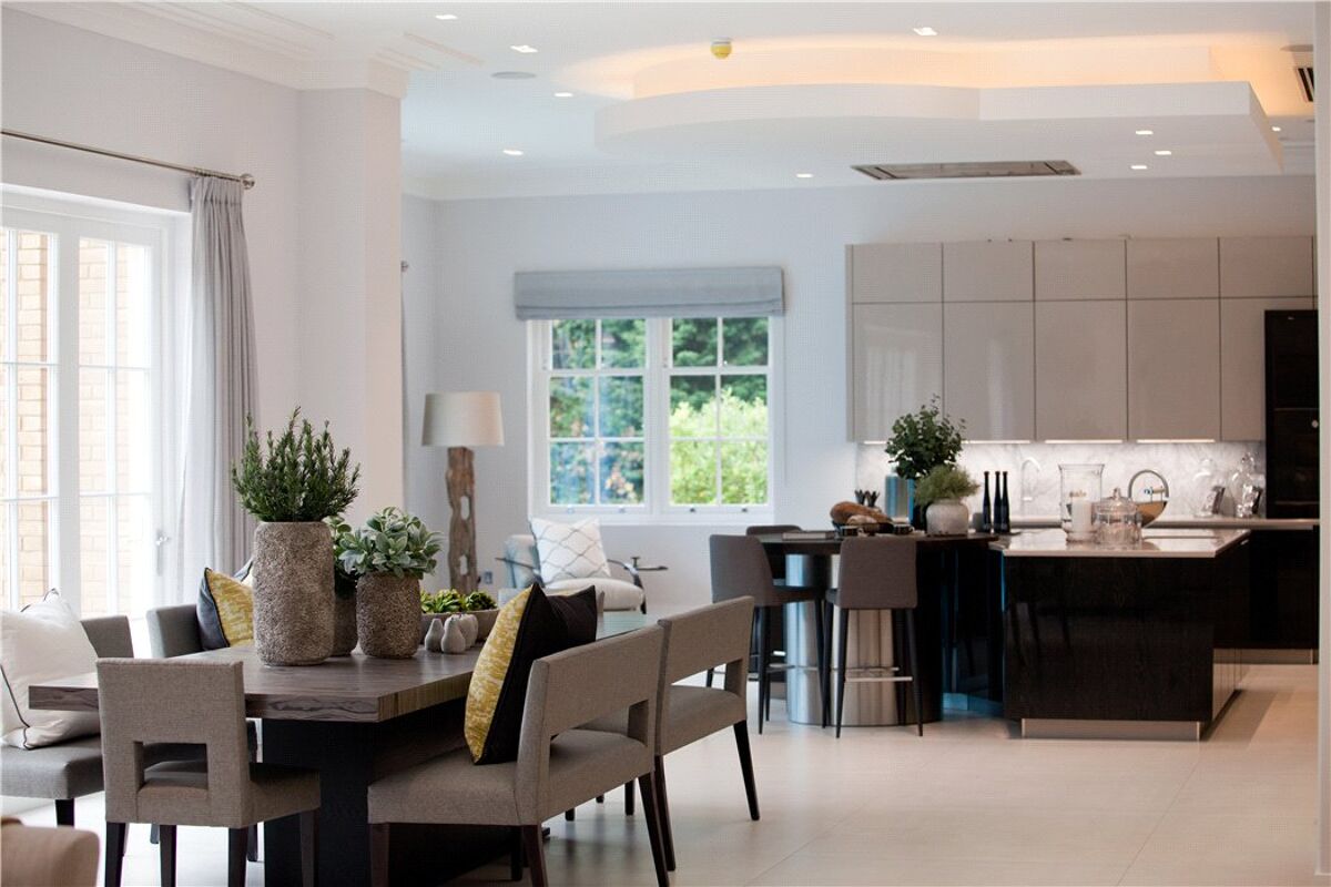 house for sale in Cavendish Road, St Hill, Weybridge, Surrey, KT13 CHO150166 Knight