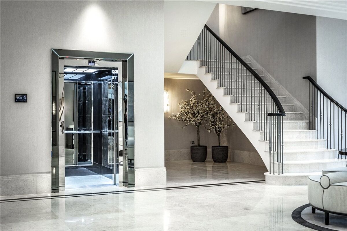 house for sale in Titlarks Hill, Sunningdale, Ascot, Berkshire, SL5