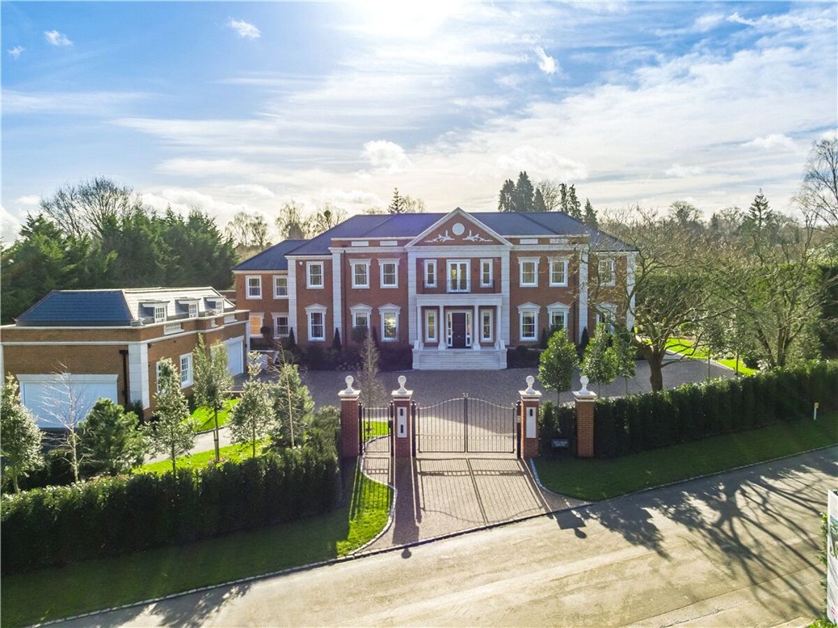 อสังหาริมทรัพย์สำหรับจำหน่าย Titlarks Hill, Sunningdale, Ascot