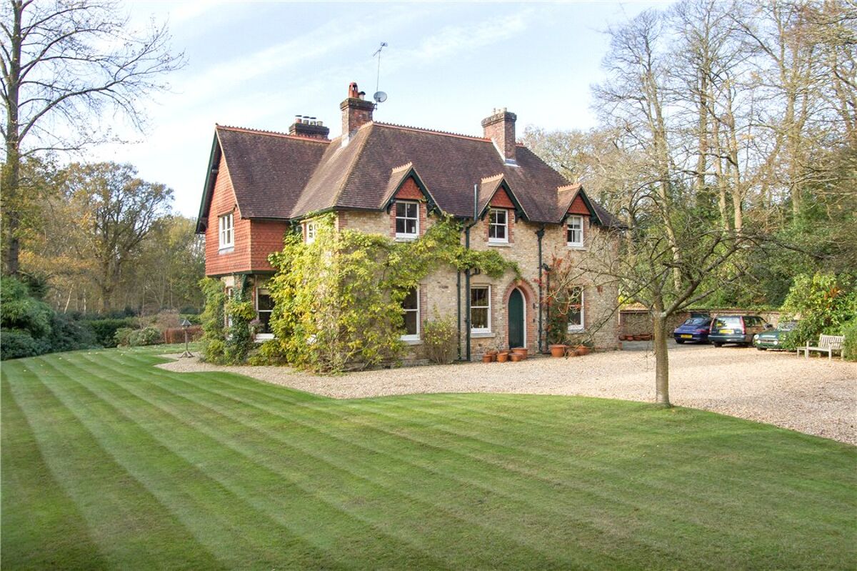 house for sale in Old Kiln Lane, Churt, Farnham, Surrey, GU10