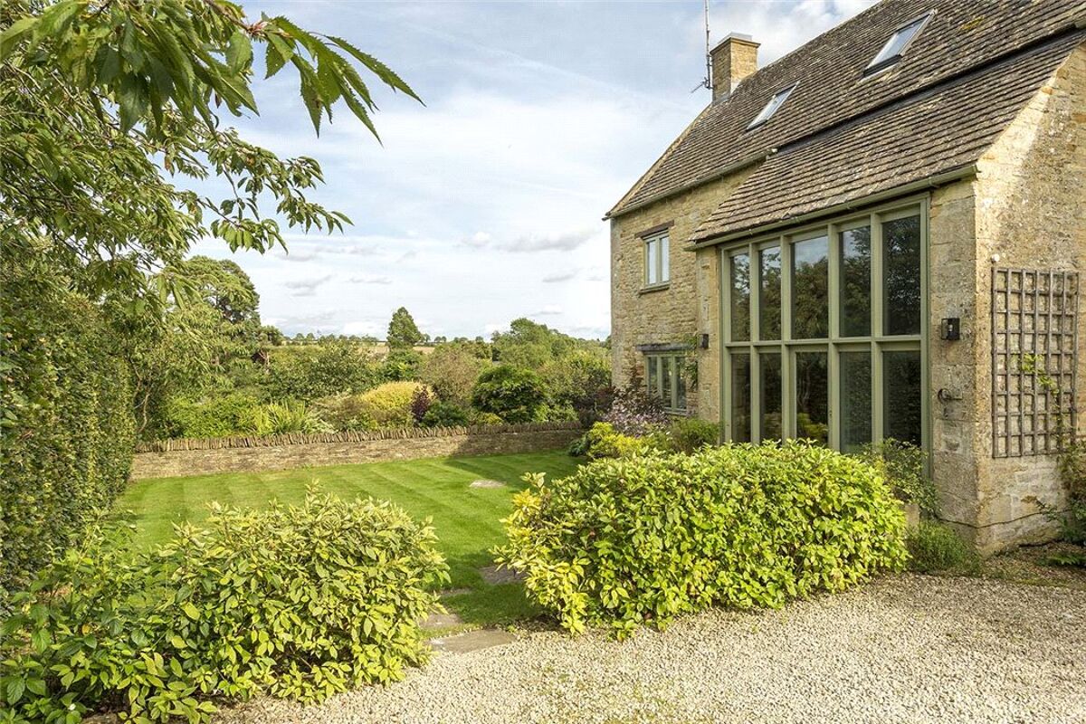 house for sale in Taynton, Burford, Oxfordshire, OX18 CHO160103