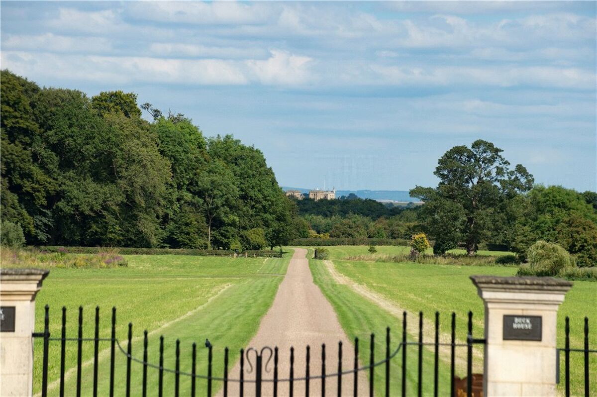 house for sale in Studley Roger, Ripon, North Yorkshire, HG4