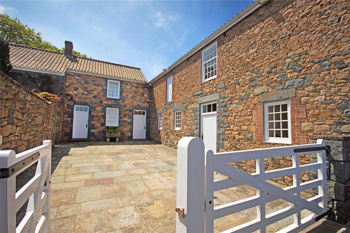 house for sale in La Rue Des Beaucamps, Castel, Guernsey, Channel