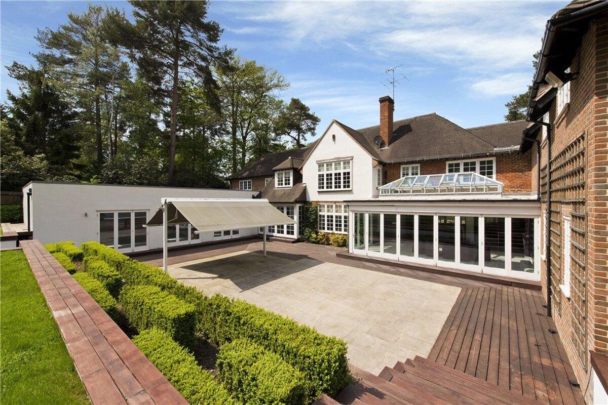 House For Sale In West Road St George S Hill Weybridge Surrey Kt13 Cho170385 Knight Frank