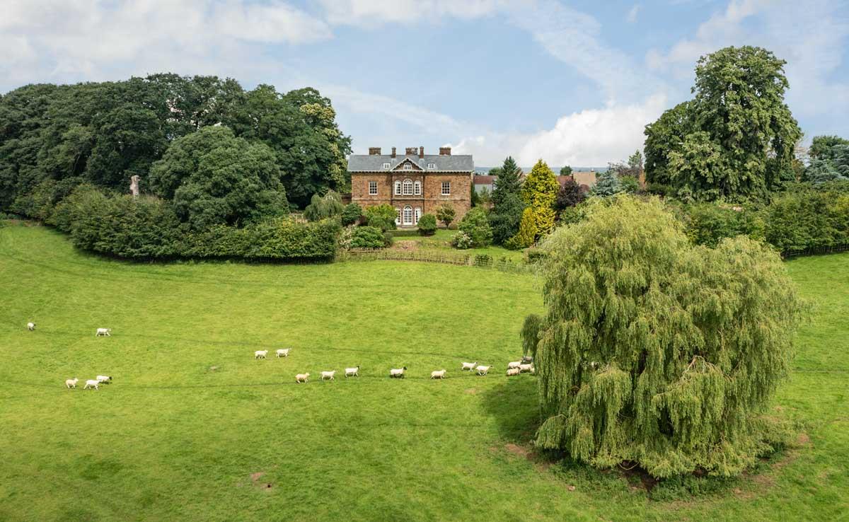 house for sale in Lower Tadmarton, Oxfordshire, OX15 5SW CHO180112