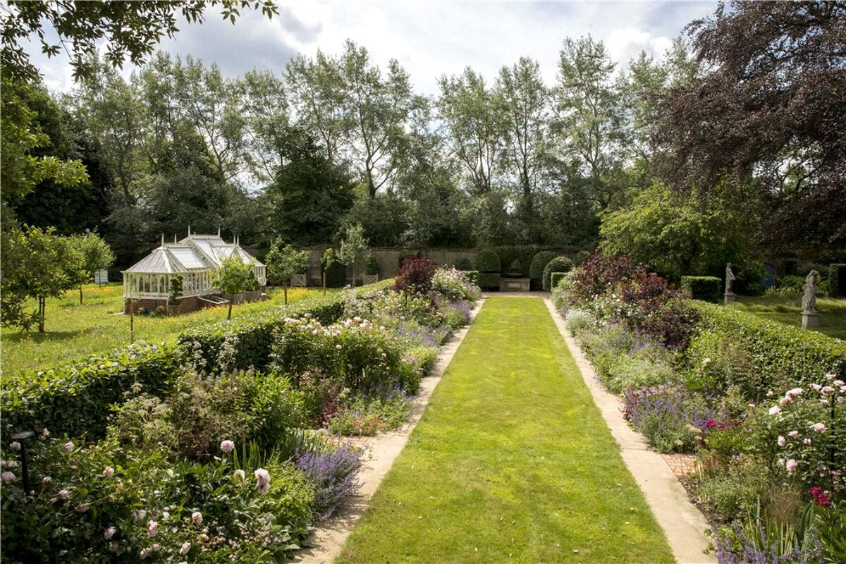 house for sale in High Street, Chieveley, Newbury, Berkshire, RG20