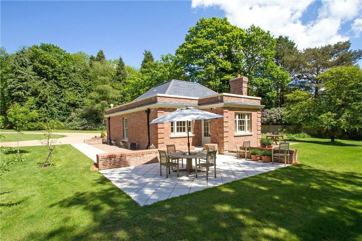 house for sale in Upper Durford Wood, Petersfield, West Sussex, GU31