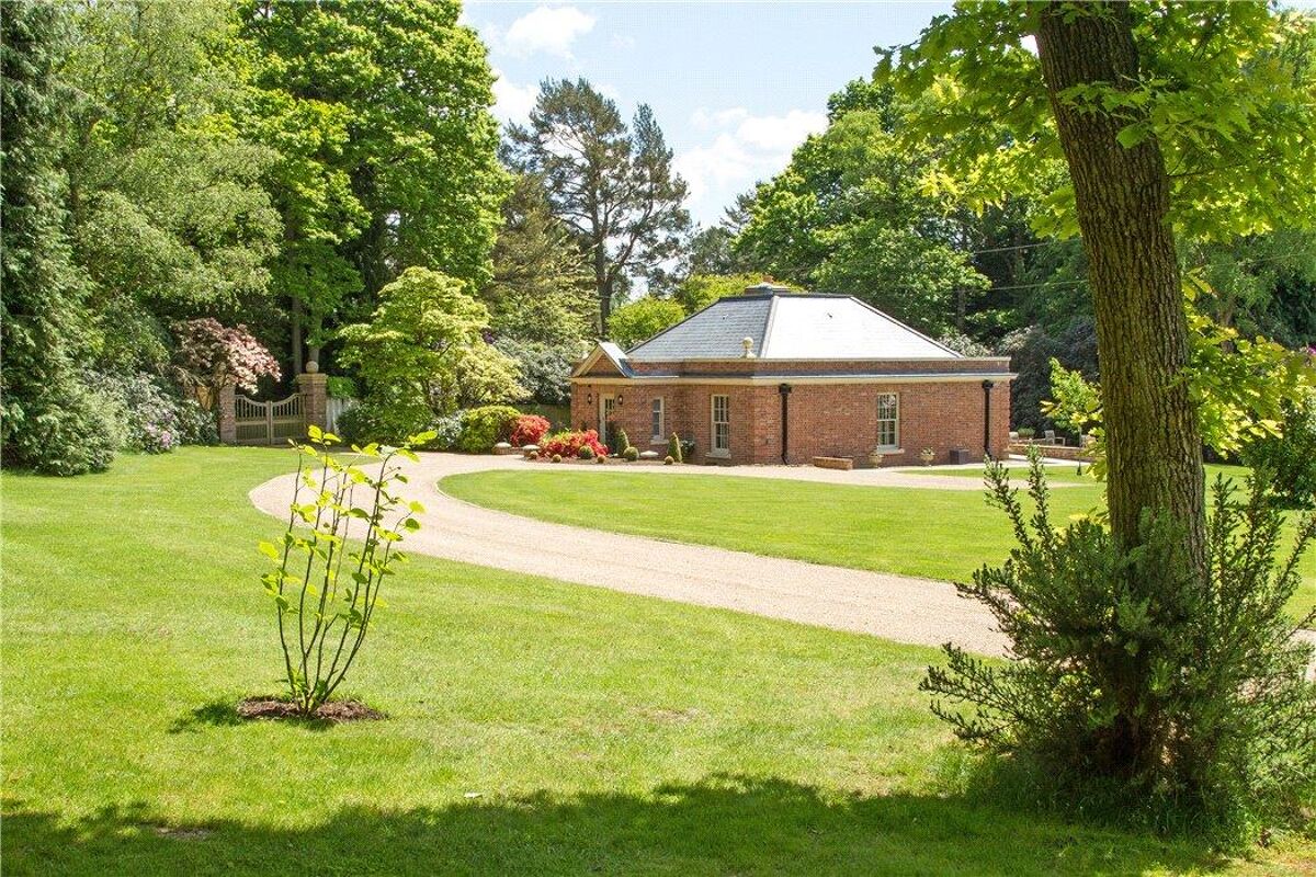 house for sale in Upper Durford Wood, Petersfield, West Sussex, GU31