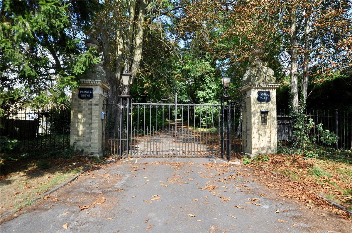 house for sale in Coombe Park Road, Whitchurch On Thames, Reading, Oxfordshire, RG8 CHO991453