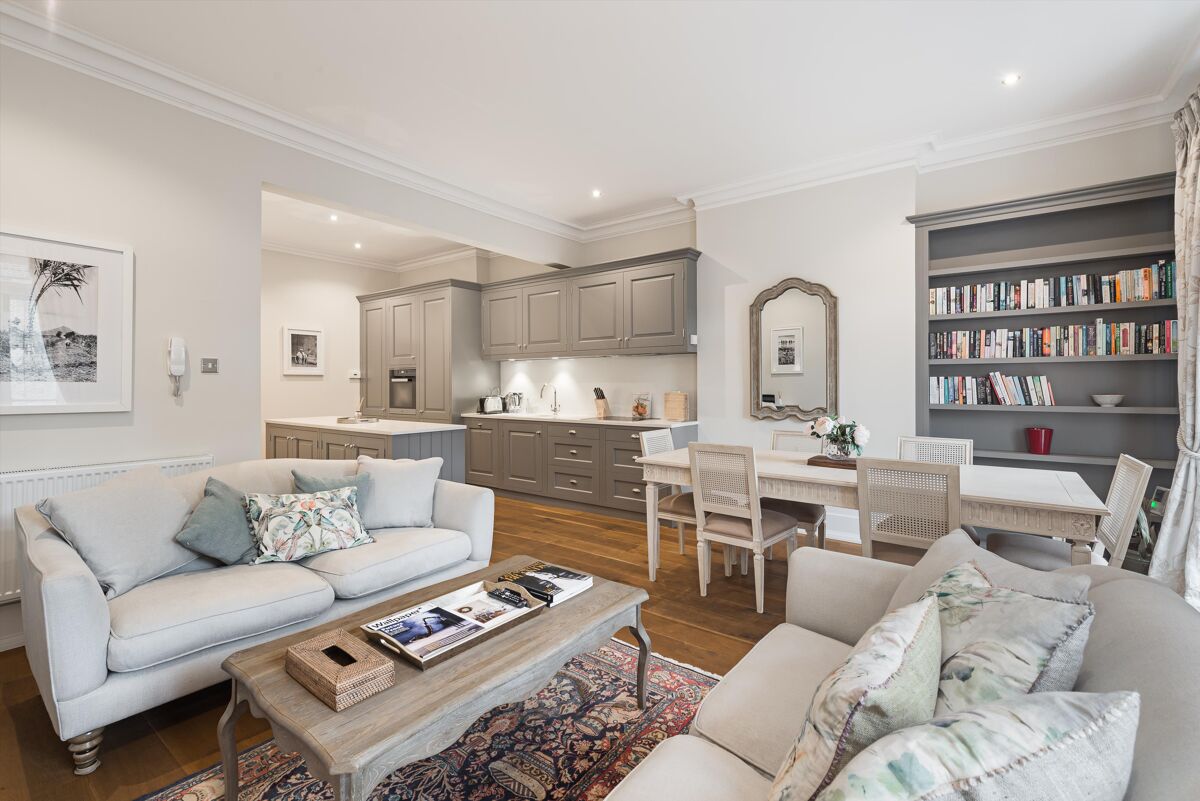 flat to rent in Kings Road, Chelsea, SW10 CHQ012020696 Knight Frank