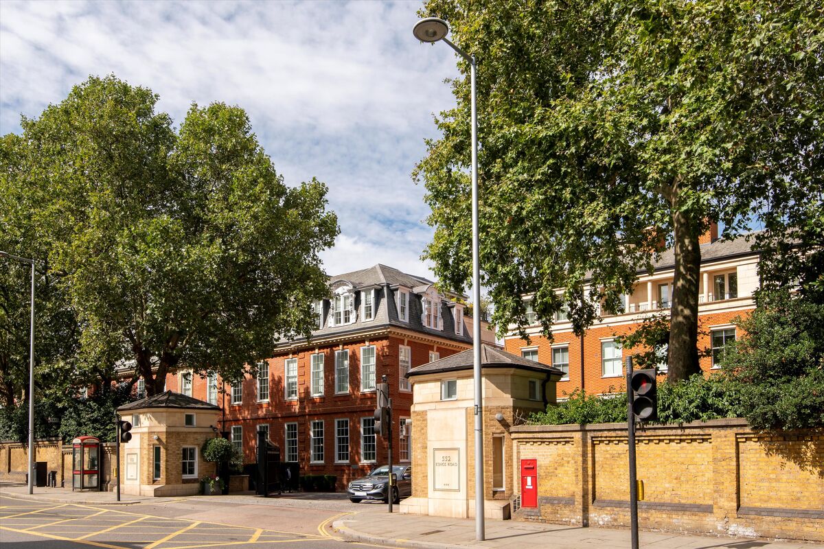 Flat to rent in Benham House, Coleridge Gardens, London, SW10