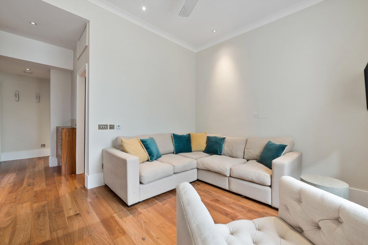 flat to rent in Fulham Road, Chelsea, London, SW10 CHQ012153736