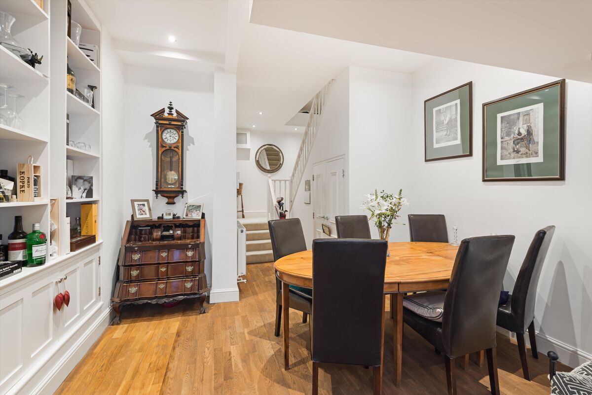 Flat To Rent In Redcliffe Square, Chelsea, London, Sw10 - Chq012205240 