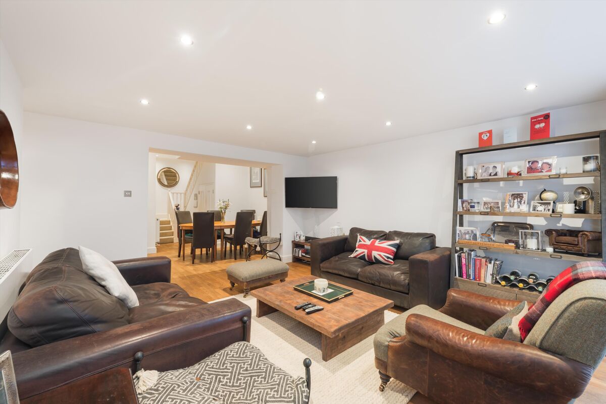 flat to rent in Redcliffe Square, Chelsea, London, SW10 CHQ012205240 Knight Frank