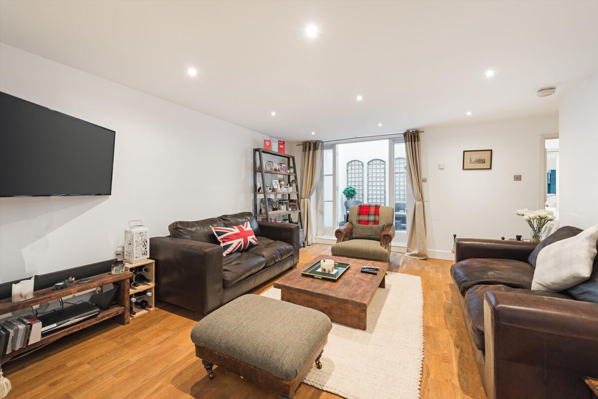 flat to rent in Redcliffe Square, Chelsea, London, SW10 CHQ012205240 Knight Frank